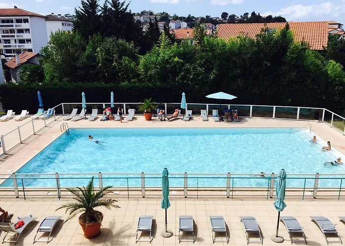 Golf Et Nivelle Avec Piscine Et Parking