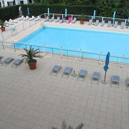Golf Et Nivelle Avec Piscine Et Parking
