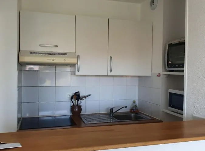 Golf Et Nivelle Avec Piscine Et Parking 씨부르